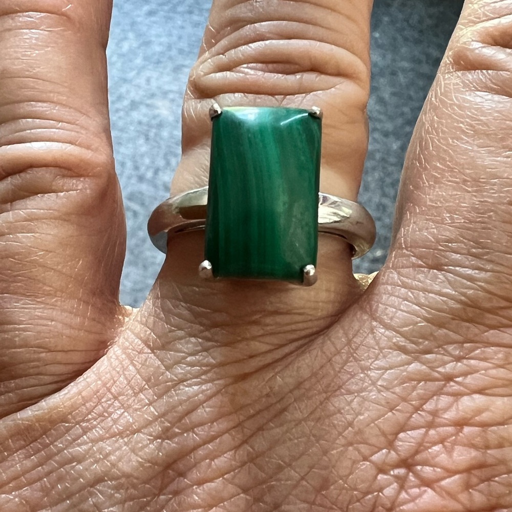 Vintage 925 tested and signed Malachite size 10 unisex ring.